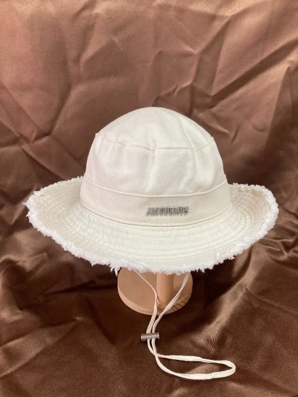 Jacquemus Off‑White Raw Fray Brim Bucket Hat With Adjustable Chin Strap